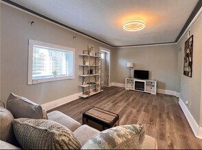 6439 Chestnut Ave in Kansas City, MO - Foto de edificio - Building Photo