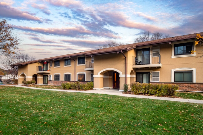 Monterey Apartments in Waukesha, WI - Building Photo - Building Photo