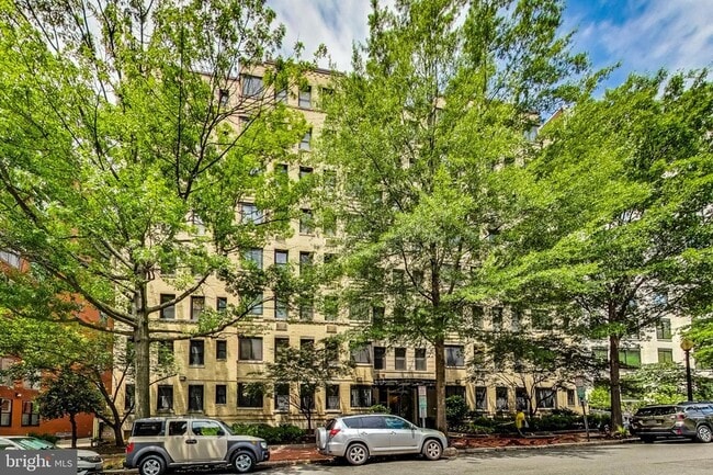 property at 1010 25th St NW