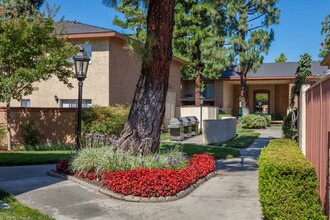 El Sereno Apartments in Pomona, CA - Building Photo - Building Photo