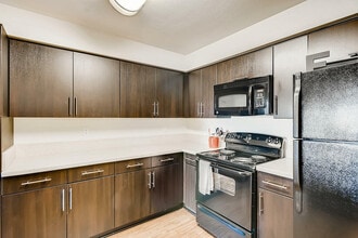 Zuma Student Housing in San Diego, CA - Building Photo - Building Photo