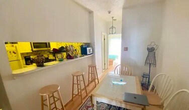163 Cottonwood St, Unit C1 in Jersey City, NJ - Building Photo - Building Photo