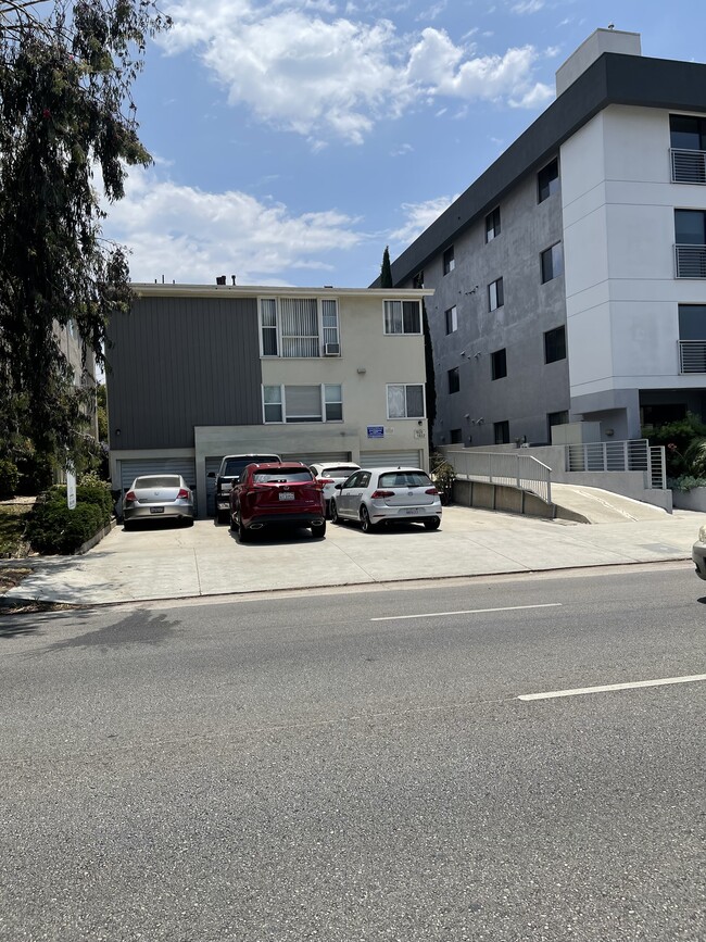 5820 W Olympic Blvd in Los Angeles, CA - Building Photo - Building Photo