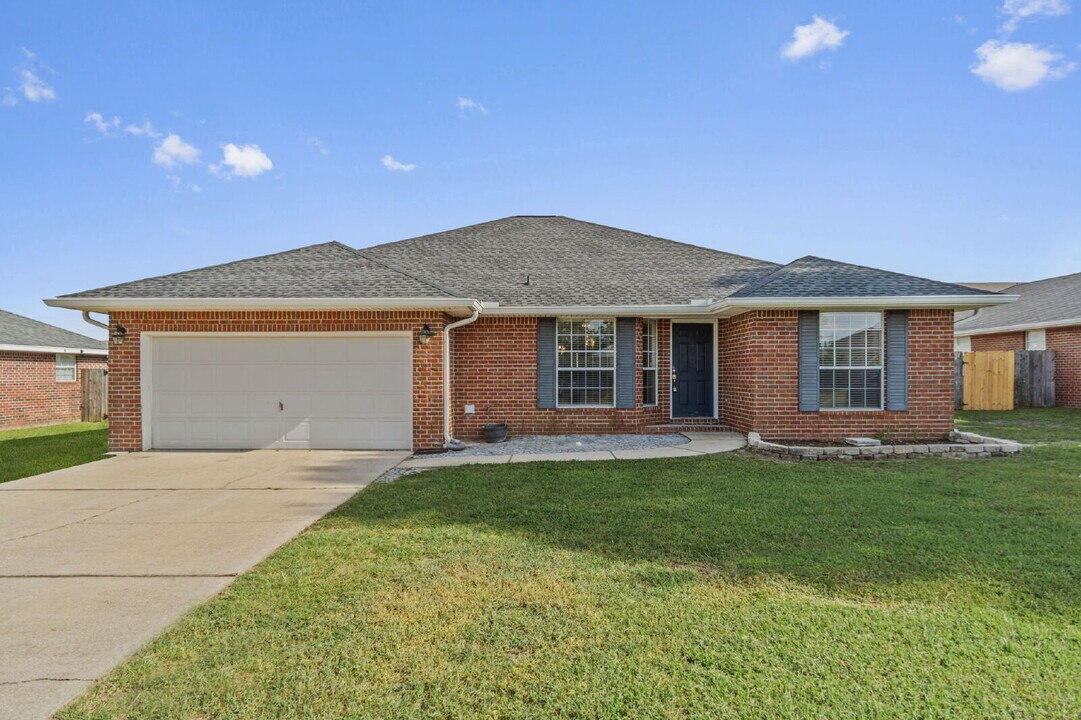 203 Citadel Ln in Crestview, FL - Building Photo