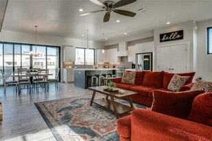 410 Melba St in Dallas, TX - Building Photo