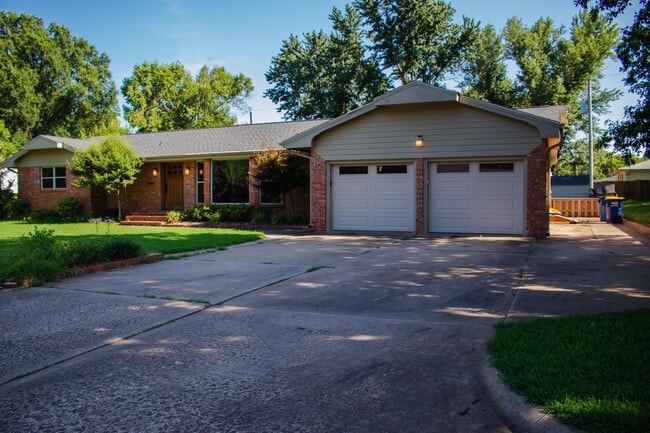 property at 1001 W Will Rogers Dr