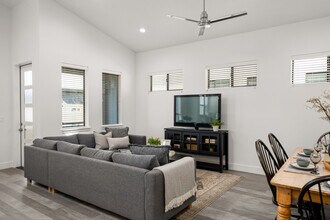 1889 Notre Dame Blvd in Chico, CA - Foto de edificio - Building Photo