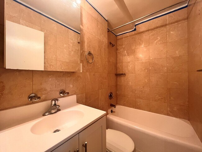 435 E 79th St in New York, NY - Building Photo - Building Photo