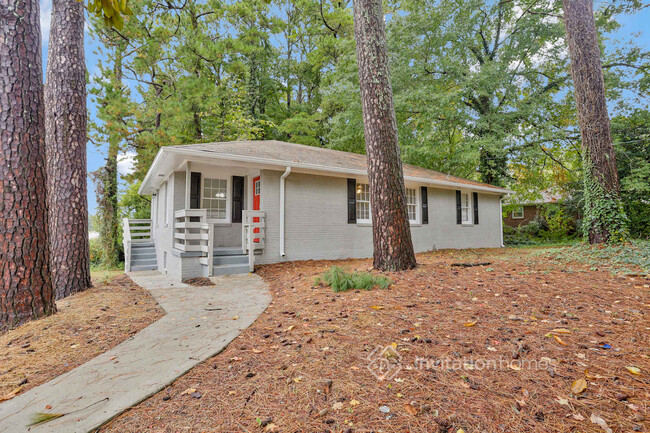 705 Pinehill Dr in Smyrna, GA - Building Photo - Building Photo