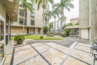 Park Glenview Apartments in Oakland, CA - Foto de edificio - Building Photo