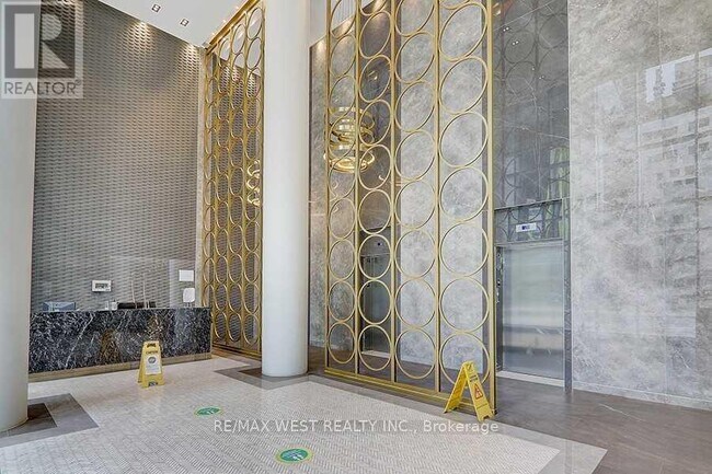 330 Richmond St W in Toronto, ON - Building Photo - Building Photo