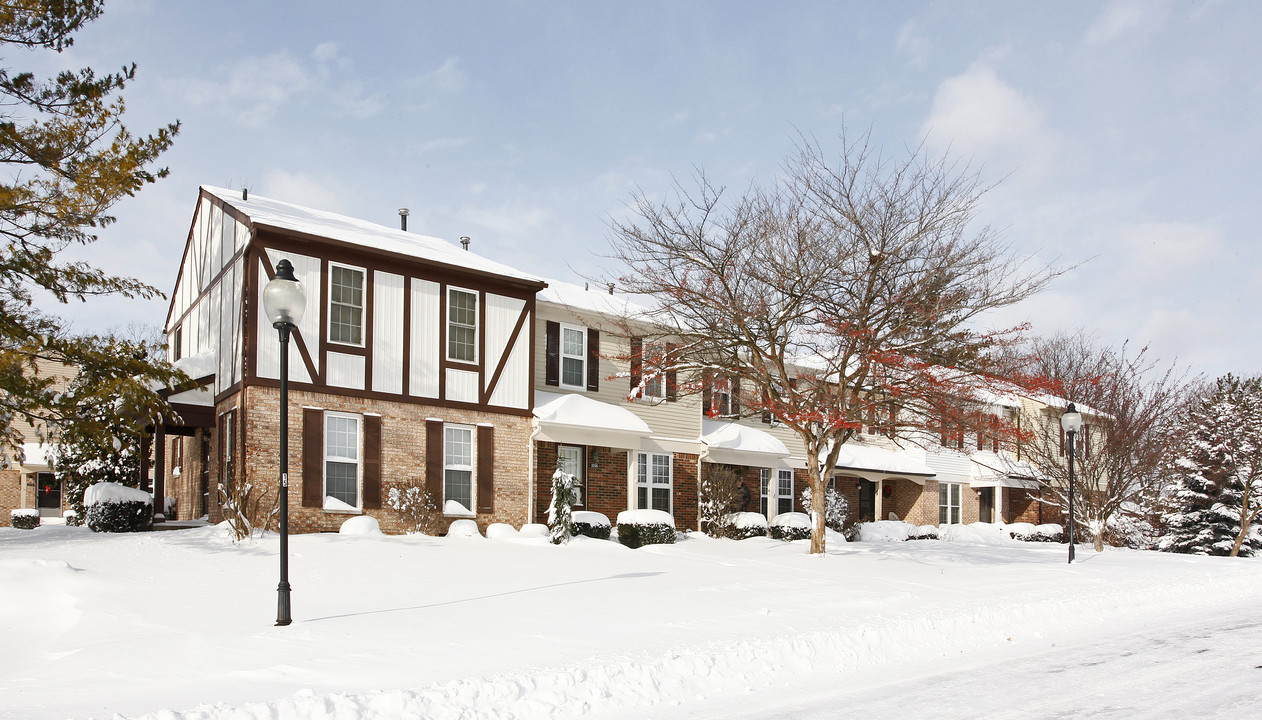 Alpine Condos in Ann Arbor, MI - Foto de edificio