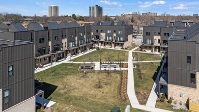 1063 Hampton Cir in Detroit, MI - Building Photo - Building Photo
