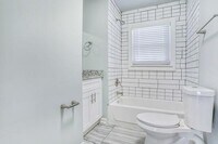 2446 Lynn Iris Dr photo'