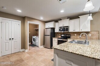 122 Acacia Ln in Abbeville, LA - Building Photo - Building Photo