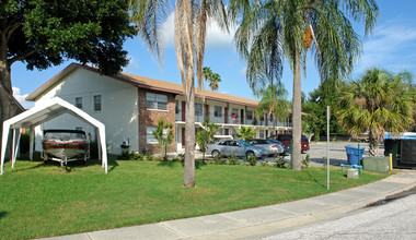 Sally Lane Apartments in Clearwater, FL - Foto de edificio - Building Photo