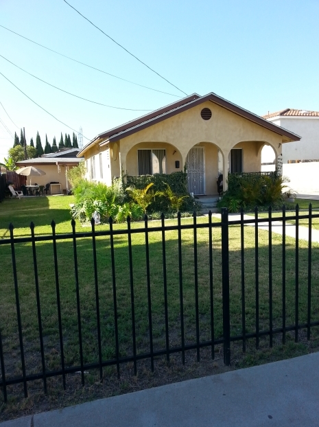 2 Sfrs + 5 Townhomes in Bellflower, CA - Building Photo