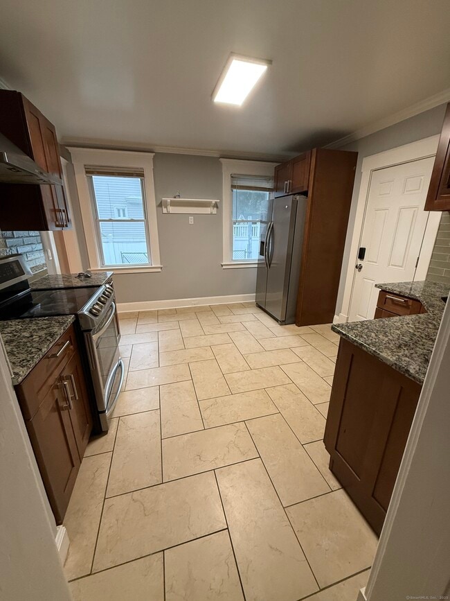 207 Helen St in Hamden, CT - Building Photo - Building Photo