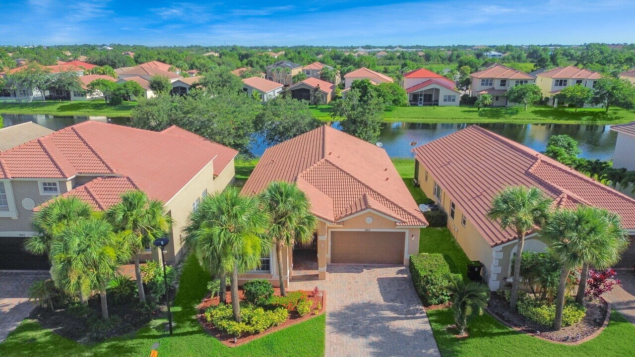 1863 SW Jamesport Dr in Port St. Lucie, FL - Building Photo