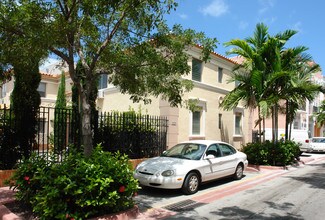 525-531 Espanola Way in Miami Beach, FL - Building Photo - Building Photo