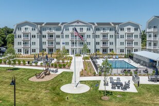 Mariners Landing in Branford, CT - Building Photo