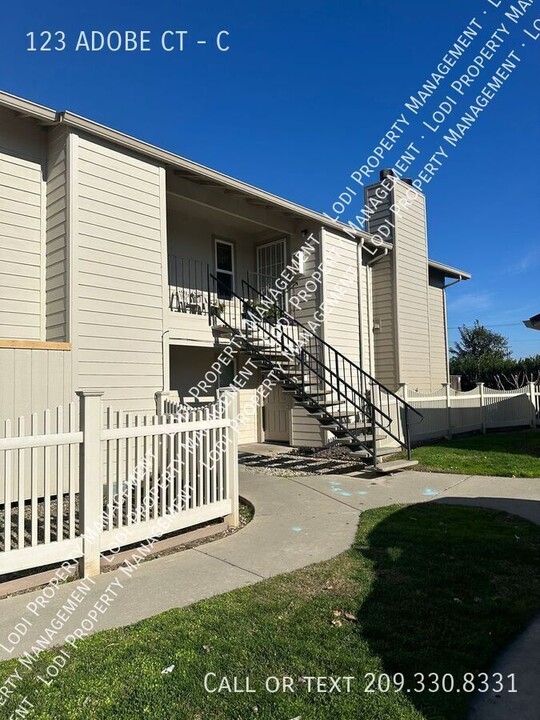 123 Adobe Ct in Lodi, CA - Building Photo