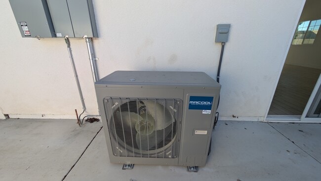 20746 Elaine Ave in Lakewood, CA - Building Photo - Building Photo