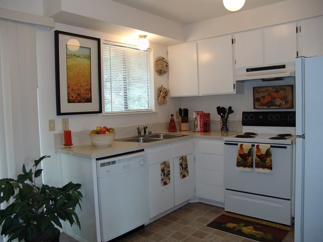 Chico Way Apartments in Bremerton, WA - Building Photo - Building Photo