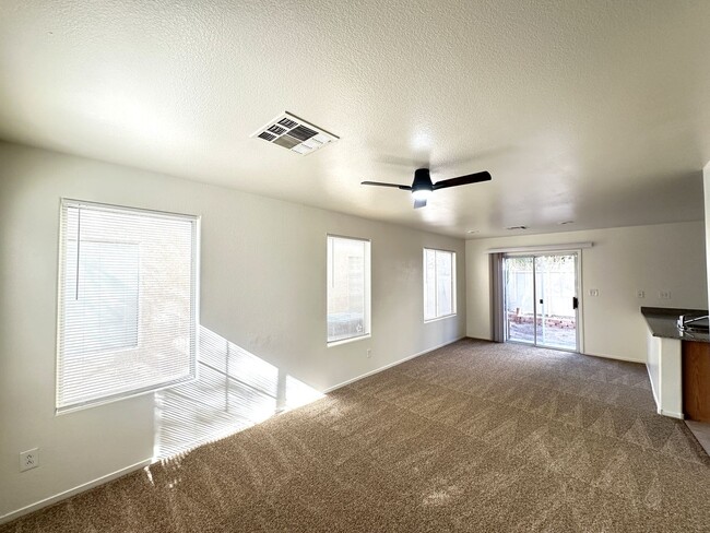 6058 Las Nubes Dr in Las Vegas, NV - Building Photo - Building Photo