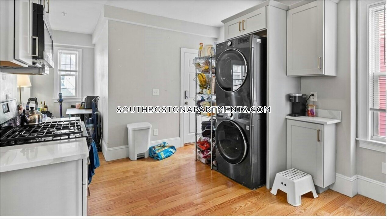 247 L St, Unit 2 in Boston, MA - Building Photo
