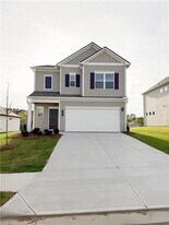 145 Oak St in Calhoun, GA - Building Photo