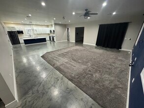 6111 Meisenheimer Ave in Las Vegas, NV - Building Photo - Building Photo