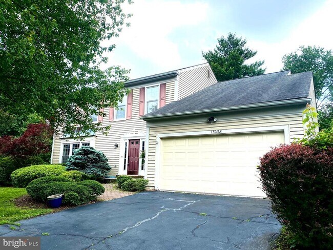 13238 Pleasant Glen Ct in Herndon, VA - Building Photo - Building Photo