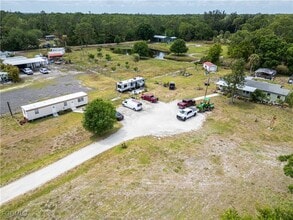 17861 Palm Creek Dr in North Fort Myers, FL - Building Photo - Building Photo