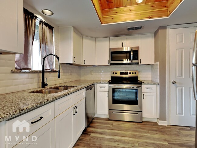5005 Georgi Ln in Houston, TX - Building Photo - Building Photo