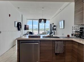 6580 Indian Creek Dr, Unit 404 in Miami Beach, FL - Foto de edificio - Building Photo