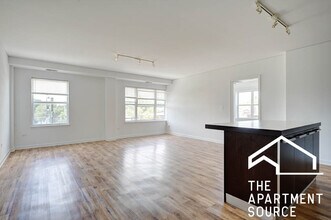 1545 W Glenlake Ave, Unit 3A in Chicago, IL - Building Photo - Building Photo
