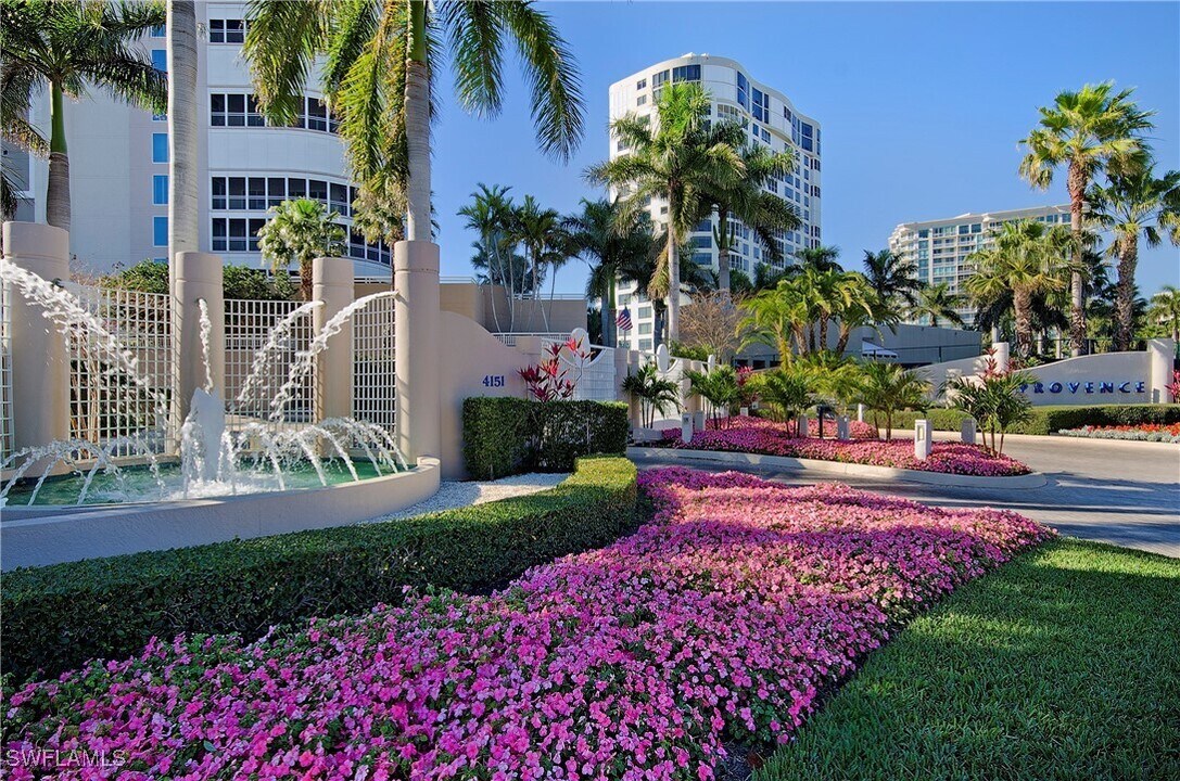 4151 Gulf Shore Blvd N in Naples, FL - Foto de edificio