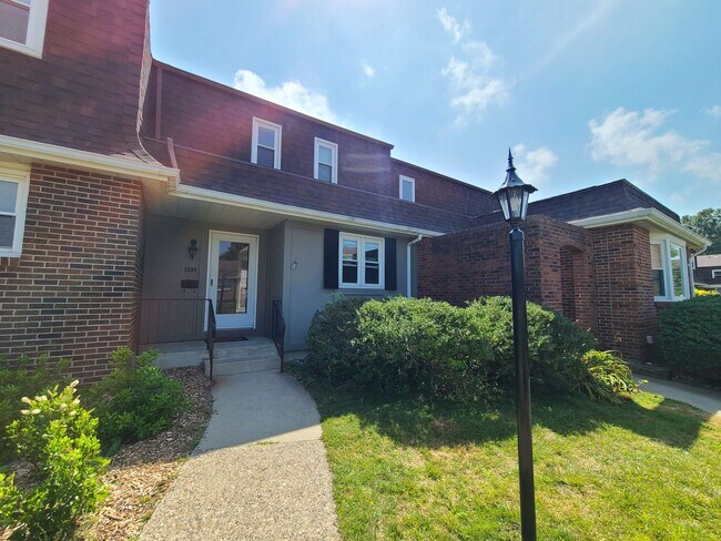 2595 Stratford Dr in St. Joseph, MI - Building Photo - Building Photo