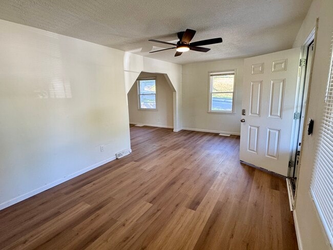 8801 E Independence Ave in Independence, MO - Foto de edificio - Building Photo