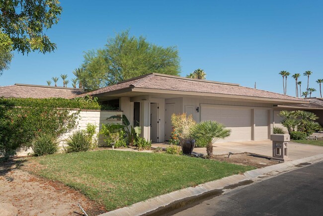 22 Cornell Dr in Rancho Mirage, CA - Foto de edificio - Building Photo