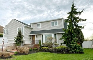 3544 Woodward St in Oceanside, NY - Building Photo