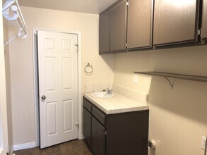 2100 Boyington Way in Bakersfield, CA - Building Photo - Building Photo