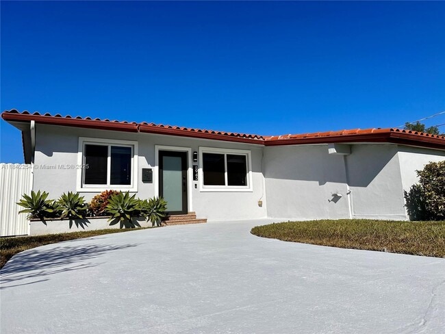 8943 SW 25th St in Miami, FL - Building Photo - Building Photo