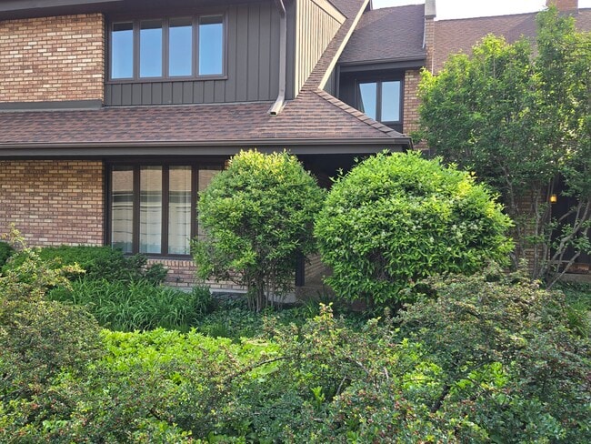 property at 1875 Mission Hills Ln