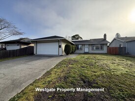 574 Lorraine Ct N in Rohnert Park, CA - Building Photo