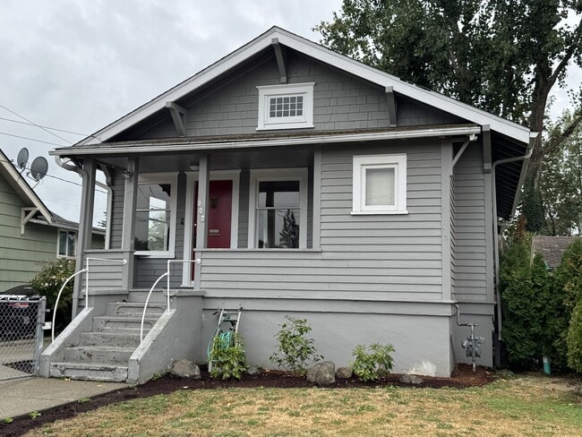 property at 907 Hewitt Ave