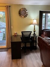 204 Mountain Park Blvd SW, Unit C 201 in Issaquah, WA - Foto de edificio - Building Photo