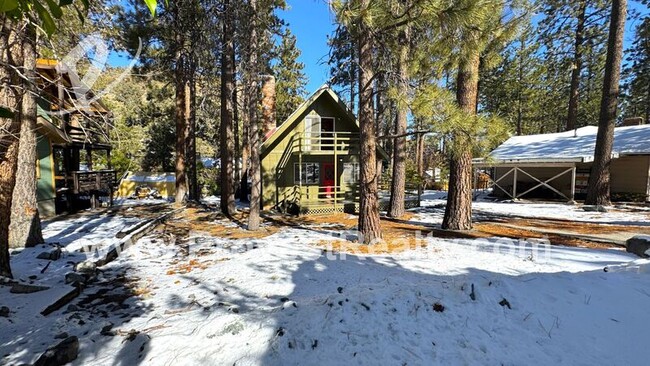 5776 Heath Creek Dr in Wrightwood, CA - Building Photo - Building Photo