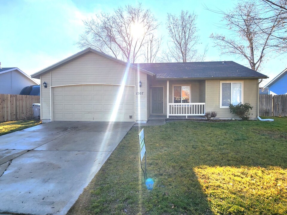 1507 Edwards Loop in Nampa, ID - Building Photo